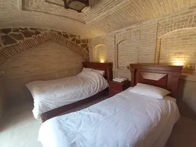 اقامتگاه سنتی سینا - واحد سه تخته 2