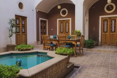 اقامتگاه سنتی بابا افضل - واحد فیروزه