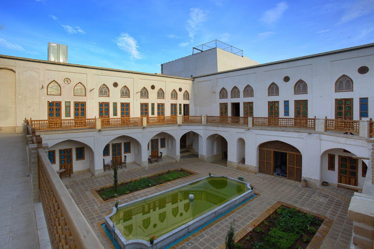 اقامتگاه سنتی خانه ادیب - واحد تویین ۱