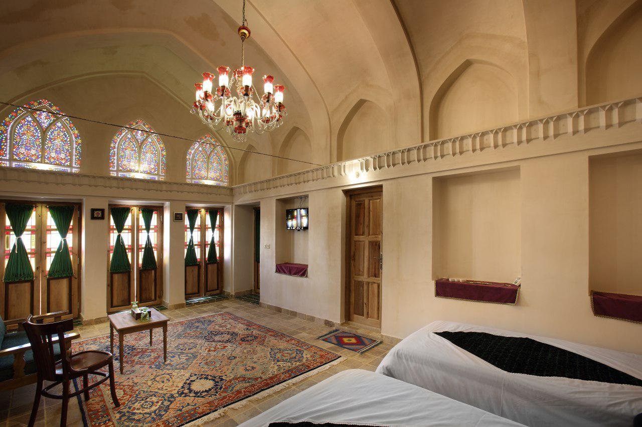 اقامتگاه سنتی خانه ادیب - واحد سه تخته شاه نشین