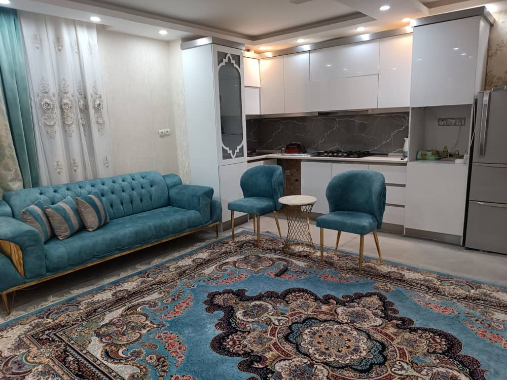 آپارتمان دوخوابه فیروزه‌ای