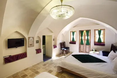 اقامتگاه سنتی خانه ادیب - واحد سوئیت چهارتخته