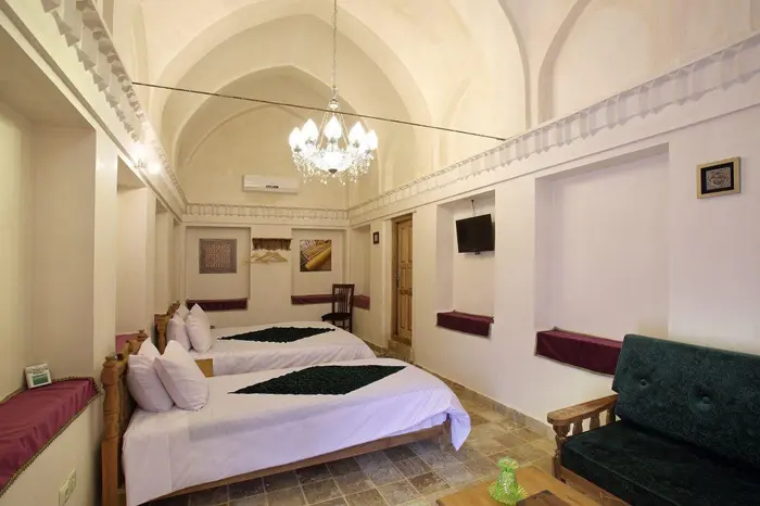 اقامتگاه سنتی خانه ادیب - واحد سه تخته ۱