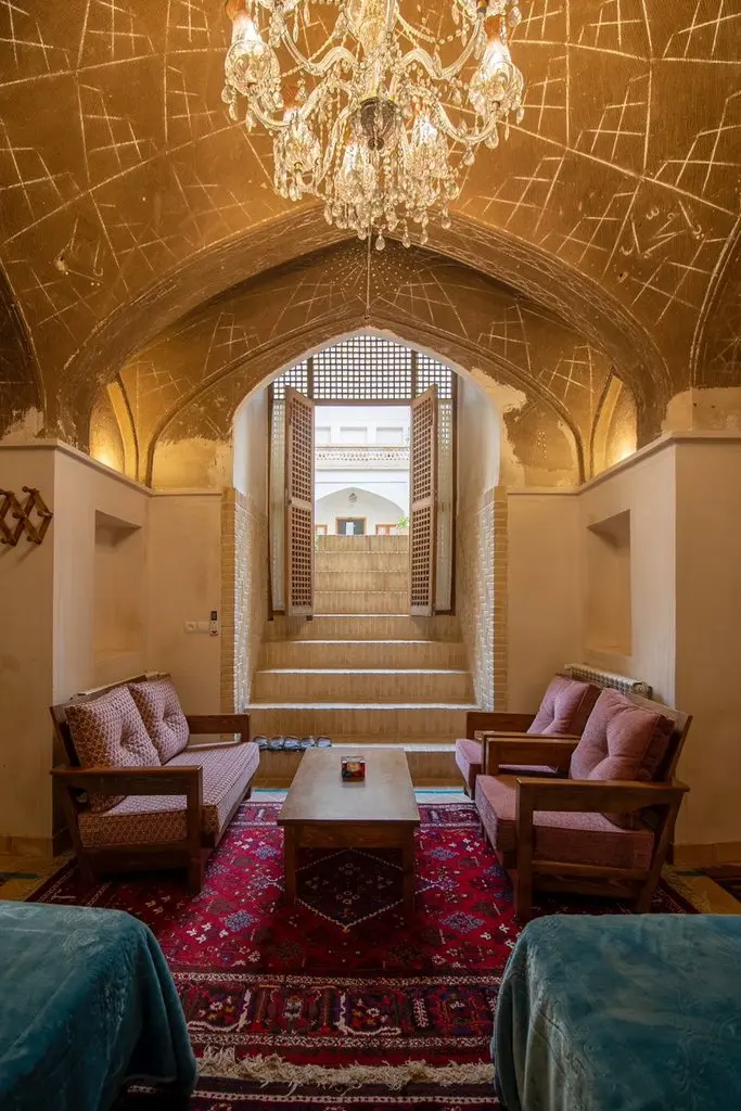 اقامتگاه سنتی احسان واحد چهارتخته سرداب ۱۰۹