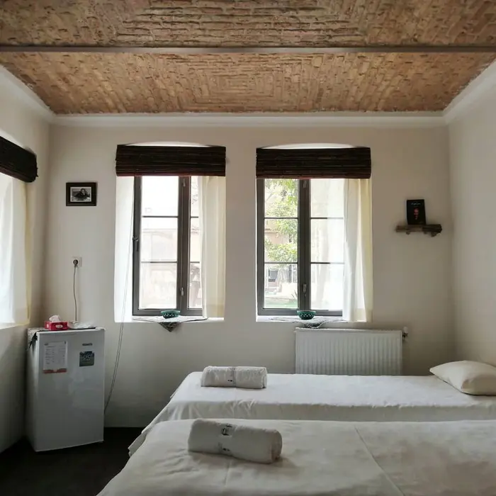 بوم گردی خانه باغ ایرانی - واحد بیژن سمندر