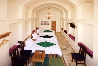 اقامتگاه سنتی خانه ادیب - واحد چهارتخته ۲