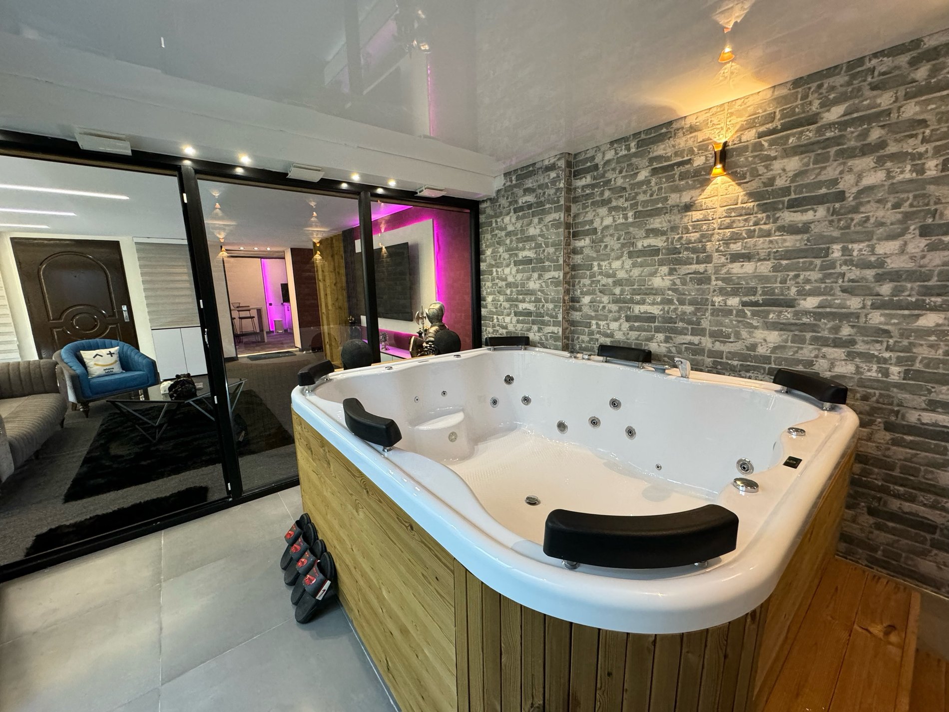 یک خوابه جکوزی دار اشرفی اصفهانی 1