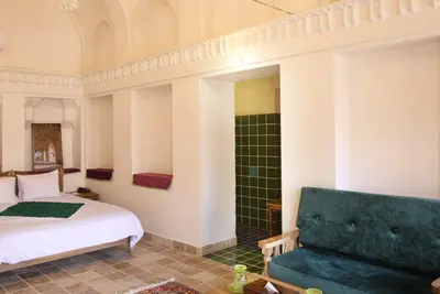 اقامتگاه سنتی خانه ادیب - واحد سه تخته شاه نشین