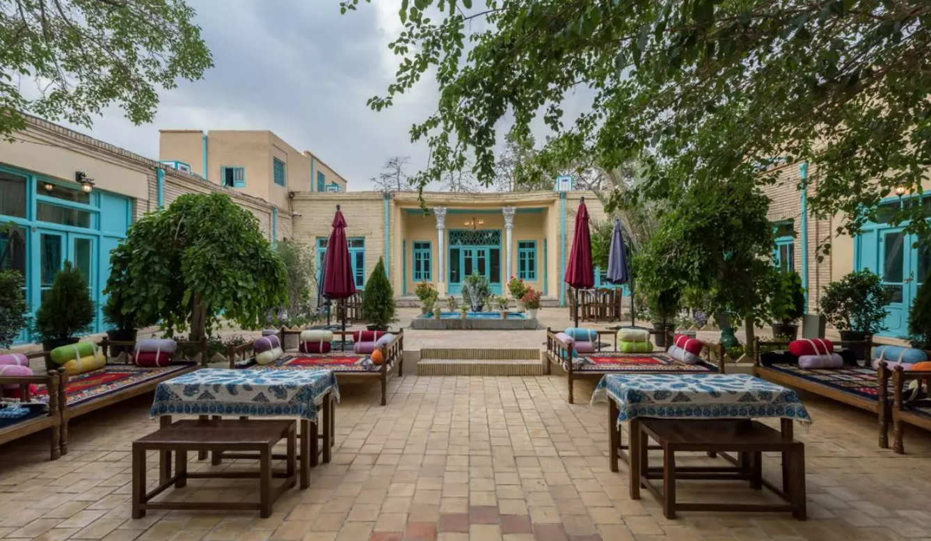 اقامتگاه سنتی هاتف - واحد یک تخته بهاران