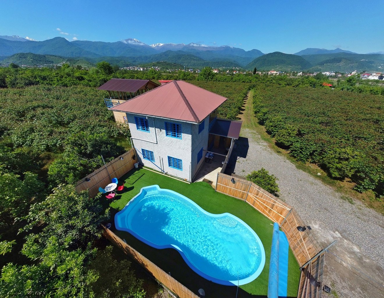 سه خوابه استخر آبگرم امیدوار