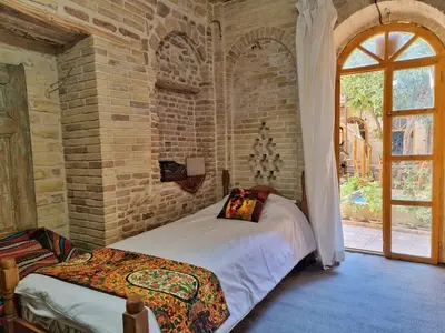 اقامتگاه سنتی نارنج - واحد ارغوان