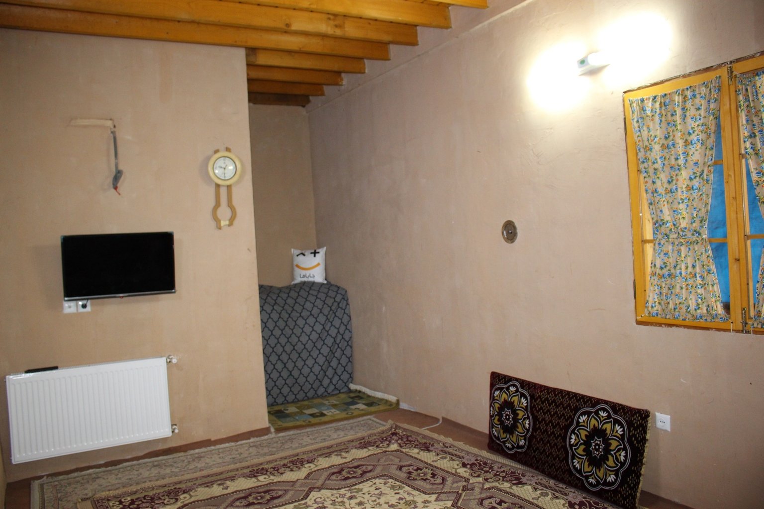 بومگردی حاج رضا - واحد دوخوابه بالاخانه