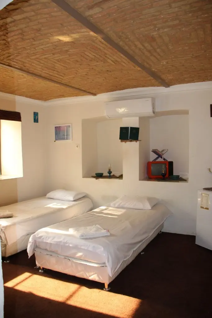 بوم گردی خانه باغ ایرانی - واحد بیژن سمندر