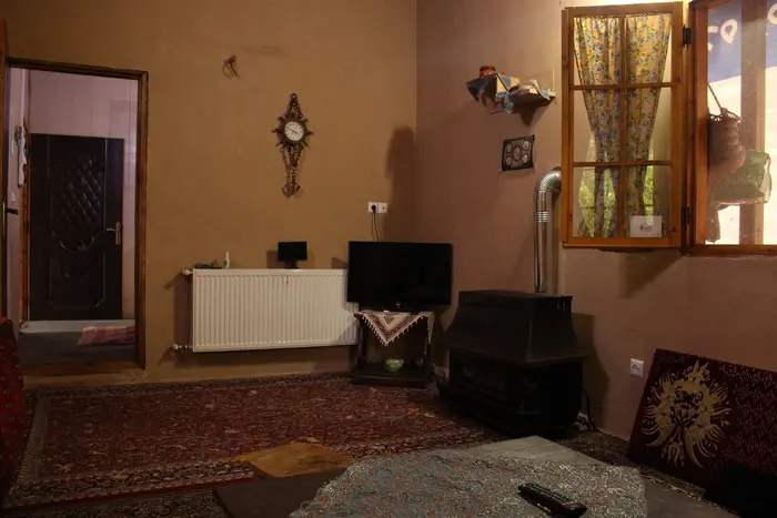 بوم گردی حاج رضا - واحد پایین خانه