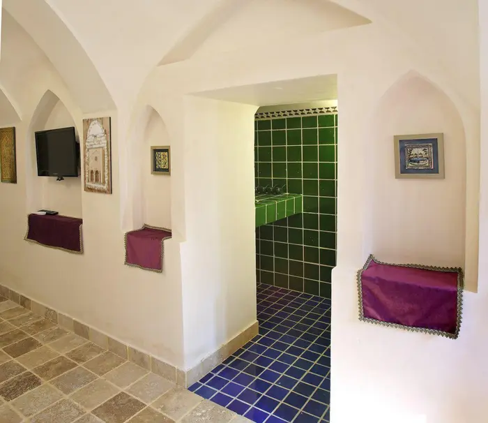 اقامتگاه سنتی خانه ادیب - واحد سوئیت چهارتخته