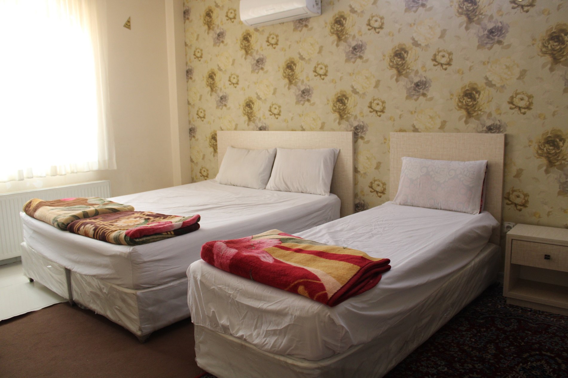 سوئیت فلت فخری - واحد چهار تخته 204