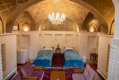 اقامتگاه سنتی احسان  واحد چهارتخته سرداب ۱۰۹