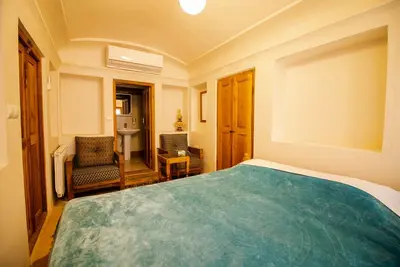 اقامتگاه سنتی احسان  واحد دوتخته خاتون نشین ۱۰۶