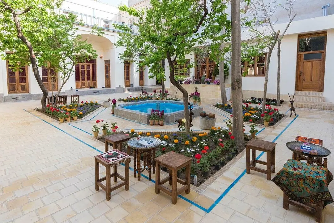 هاستل ماه بی بی - واحد خوابگاهی آقایان