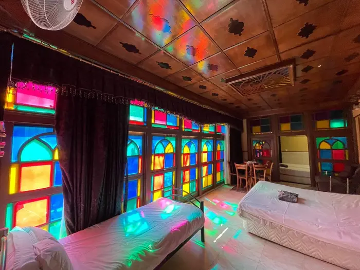 اقامتگاه سنتی نیایش - واحد پنج تخته 407