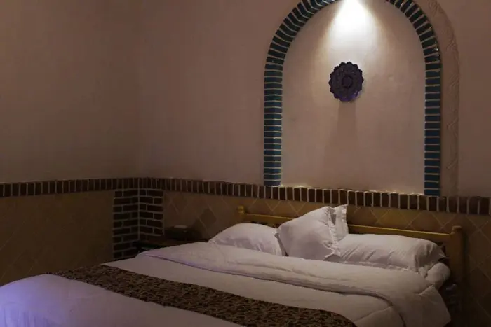 بوم گردی دیاوا - واحد مینا 2 -  نورپردازی تخت دبل اتاق مینا