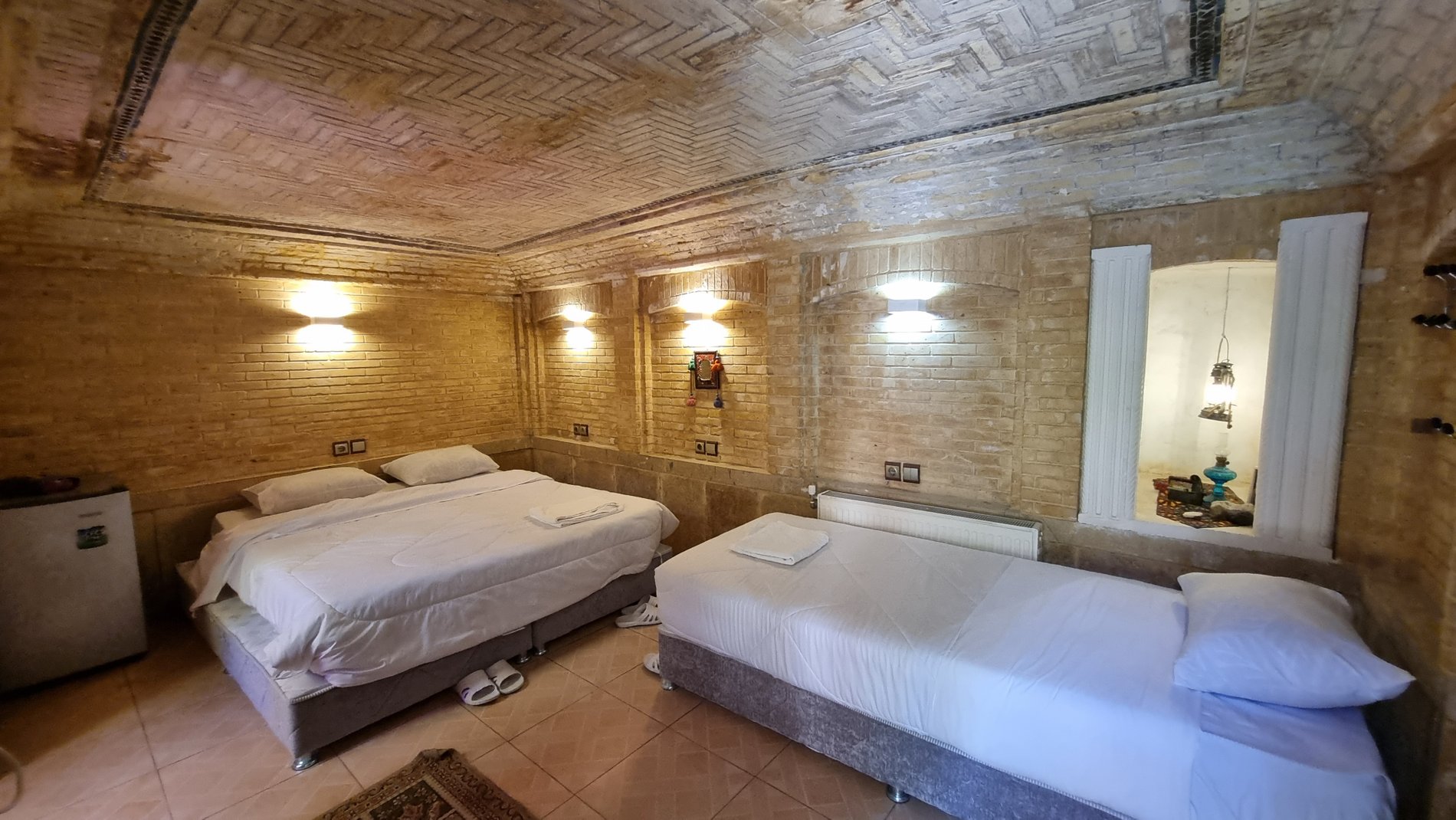 اقامتگاه سنتی طاها - واحد سعدی 102