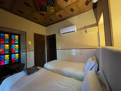 اقامتگاه سنتی نیایش - واحد پنج تخته 407