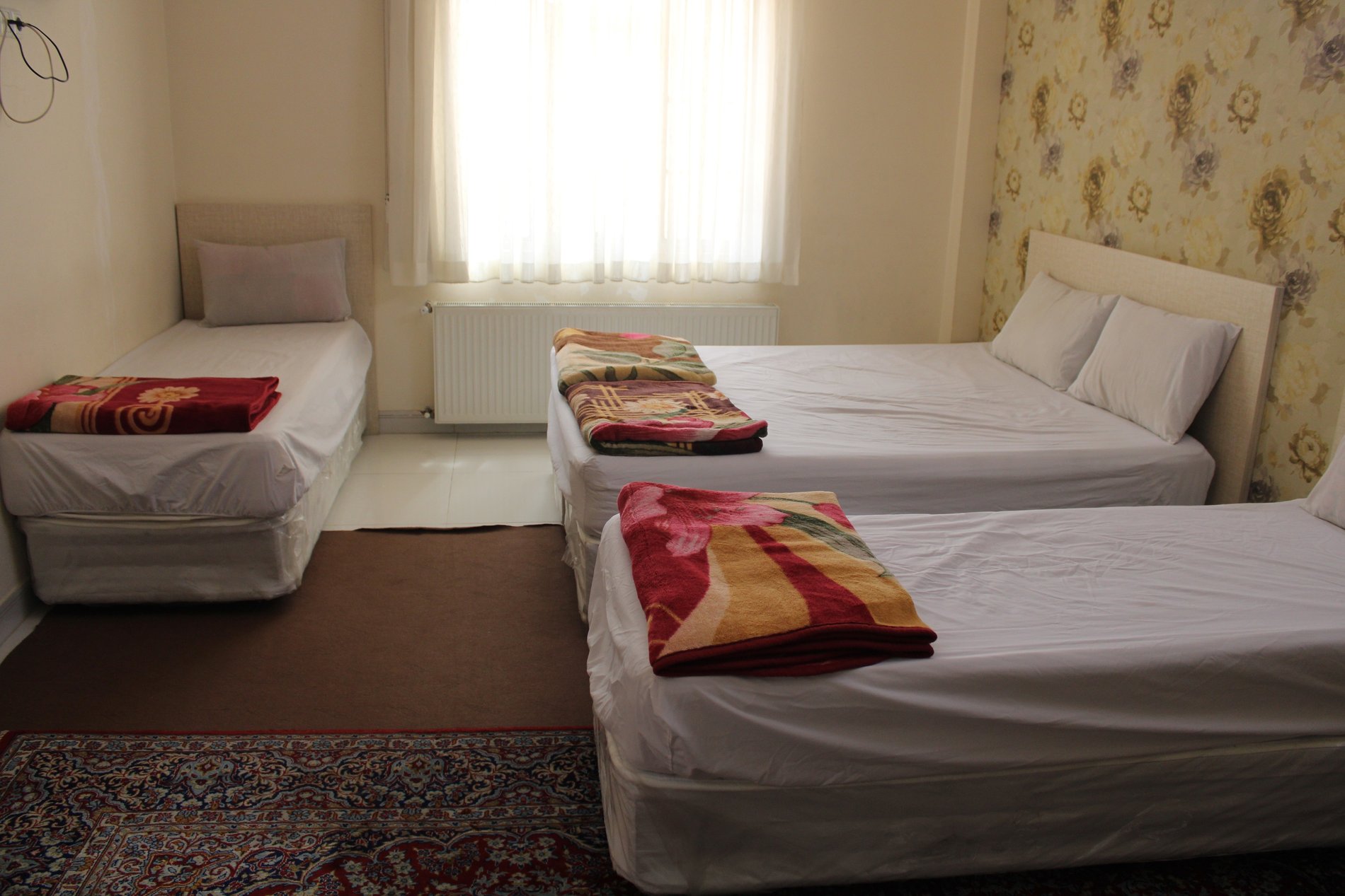 سوئیت فلت فخری - واحد چهار تخته 204