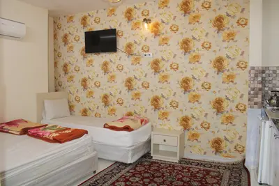 سوئیت فلت فخری - واحد سه تخت 202