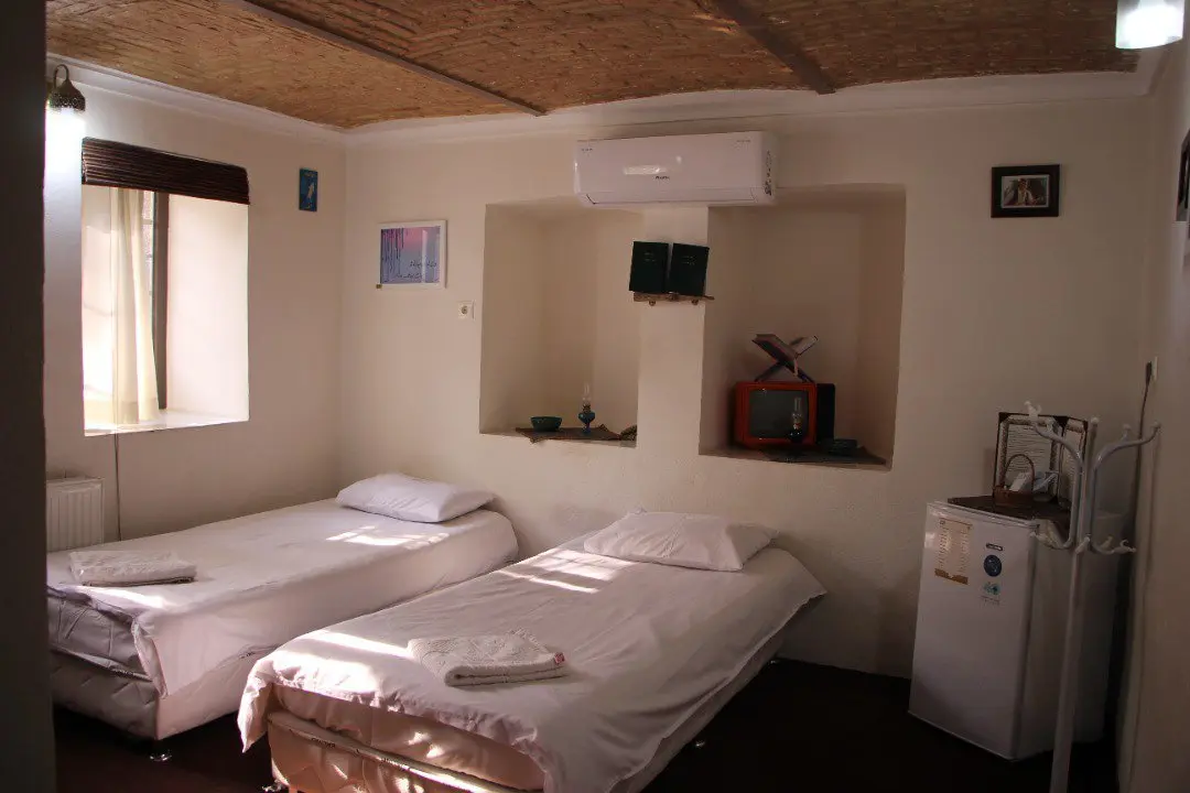 بوم گردی خانه باغ ایرانی - واحد بیژن سمندر