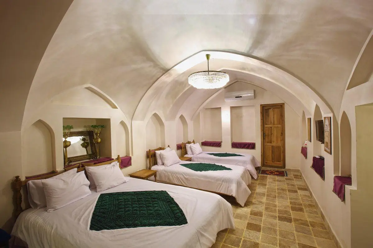 اقامتگاه سنتی خانه ادیب - واحد سوئیت چهارتخته