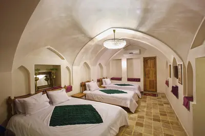 اقامتگاه سنتی خانه ادیب - واحد سوئیت چهارتخته