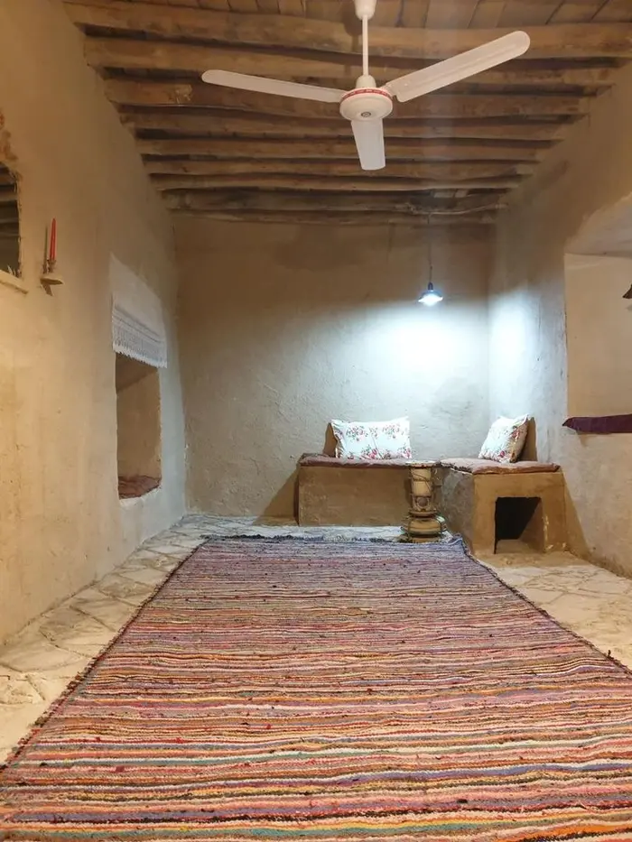 بوم گردی قلعه تاریخی کریم خان - واحد وصال ۸