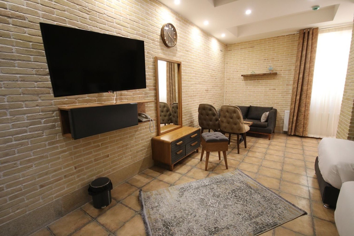 اقامتگاه سنتی هفت دری - واحد گل بانو 102