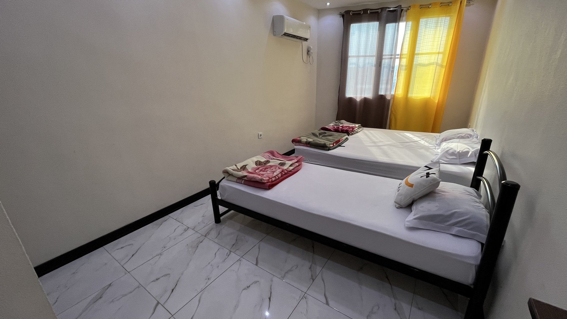 یک خوابه تاک - واحد سه تخته