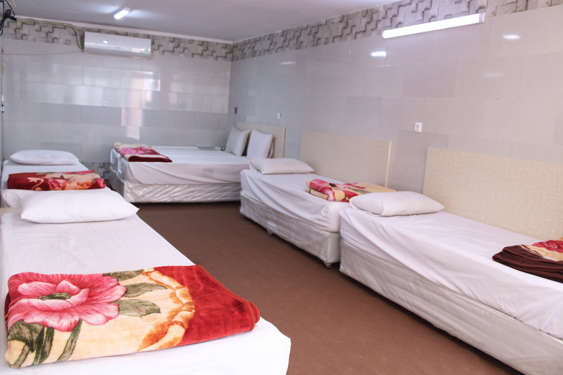 سوئیت فلت فخری - واحد شش تخته 101