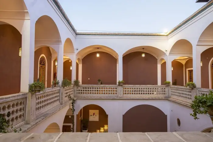 اقامتگاه سنتی بابا افضل - واحد فیروزه