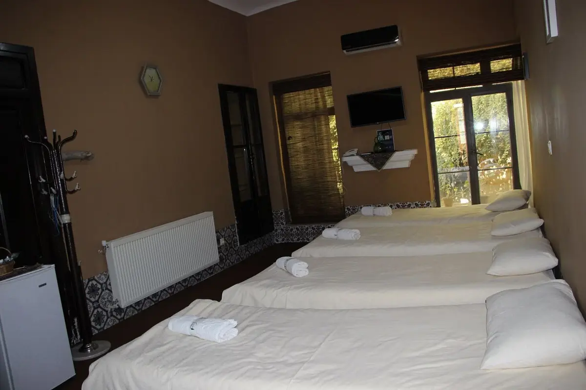 بوم گردی خانه باغ ایرانی - واحد صدرالدین محلاتی