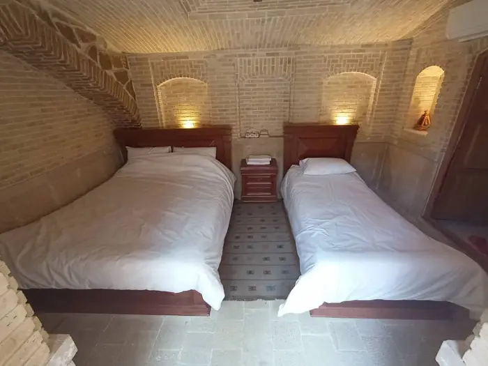 اقامتگاه سنتی سینا - واحد سه تخته 2