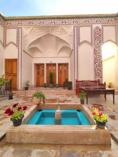 اقامتگاه سنتی سرای نفیس 2 - واحد دوتخته کهربا