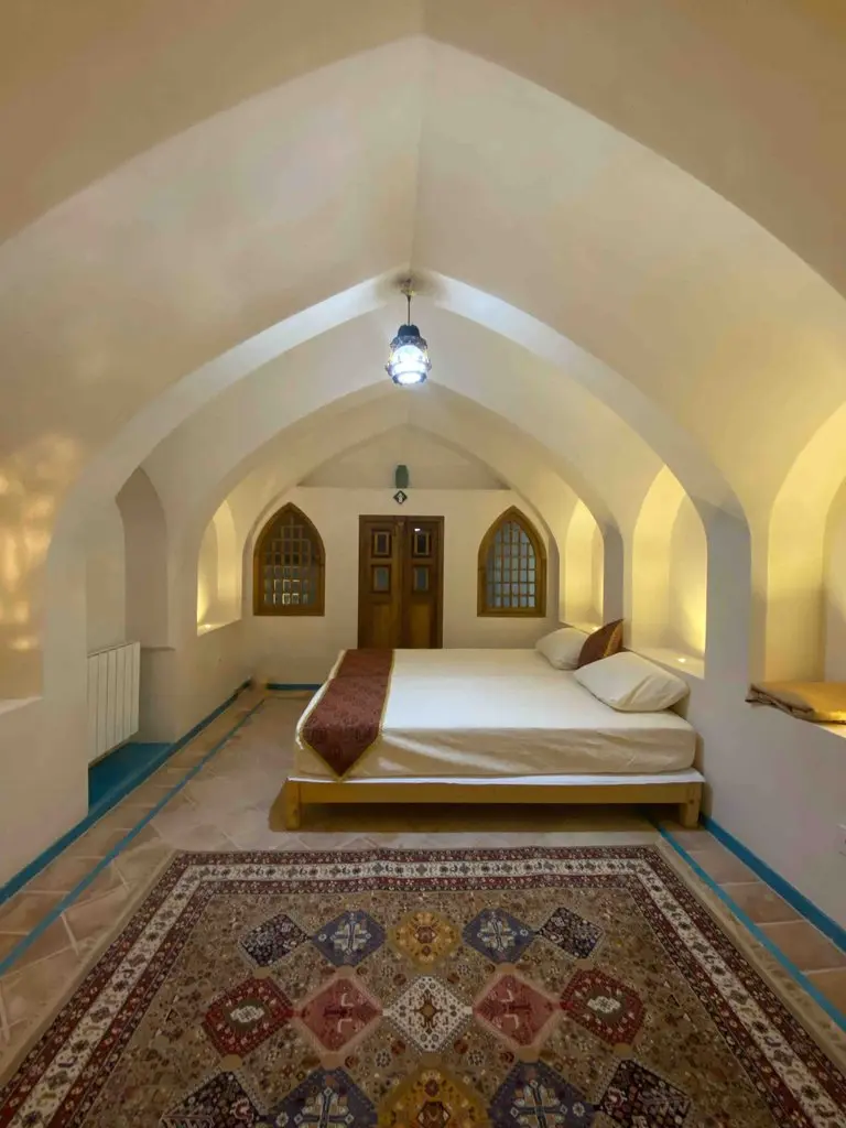 اقامتگاه سنتی سرای نفیس 2 - واحد پنج تخته فیروزه - اتاق تو در تو فیروزه