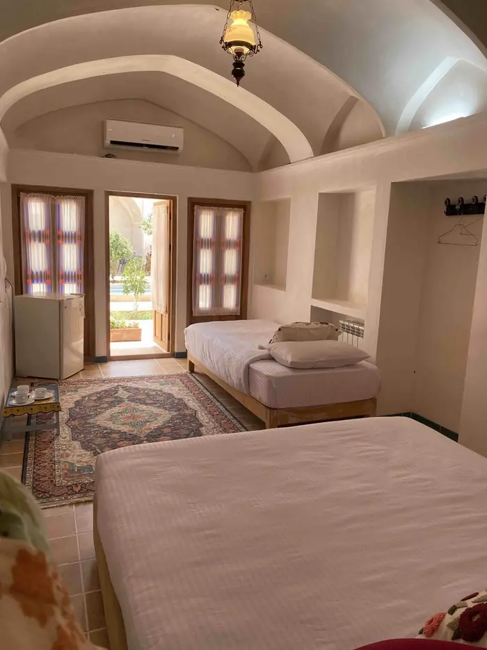 دبل نقره - بوتیک هتل سرای نفیس اتاق الماس - سرای نفیس - واحد صدف - انتخاب عنوان تصویر