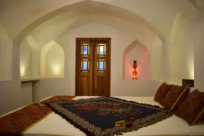 اقامتگاه سنتی سرای نفیس 2 - واحد دوتخته کهربا