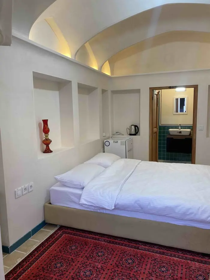 دبل نقره - بوتیک هتل سرای نفیس اتاق الماس - سرای نفیس - واحد مروارید - انتخاب عنوان تصویر