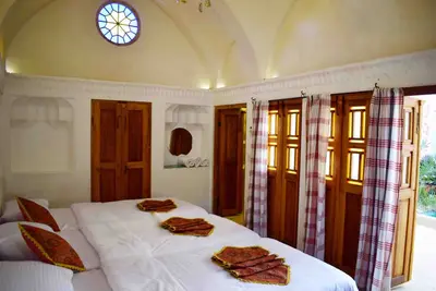 اقامتگاه سنتی سرای نفیس 2 - واحد پنج تخته فیروزه