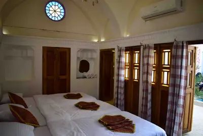 اقامتگاه سنتی سرای نفیس 2 - واحد سه تخته یاقوت