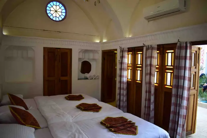 اقامتگاه سنتی سرای نفیس 2 - واحد سه تخته یاقوت - ثبت اتاق