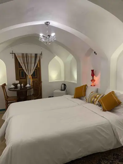 اقامتگاه سنتی سرای نفیس 2 - واحد دوتخته کهربا