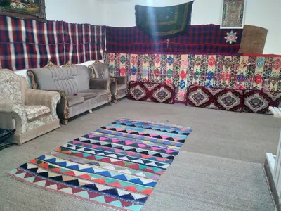 سوئیت فلت معین