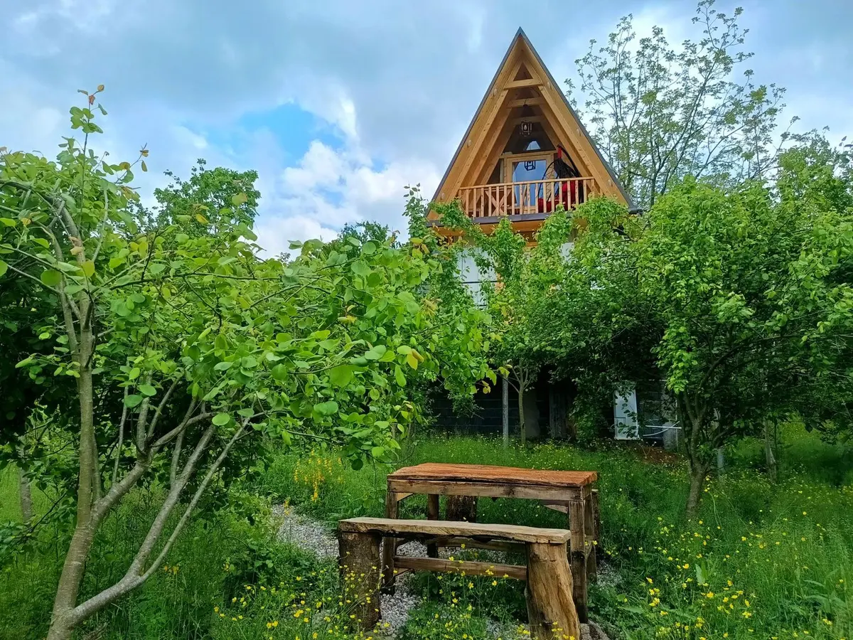 کلبه یک خوابه دوبلکس سوئیسی تینار - نمای بیرونی کلبه